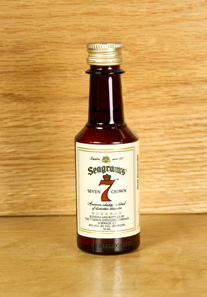 Seagrams hét korona whiskey Bottle — Stock Fotó