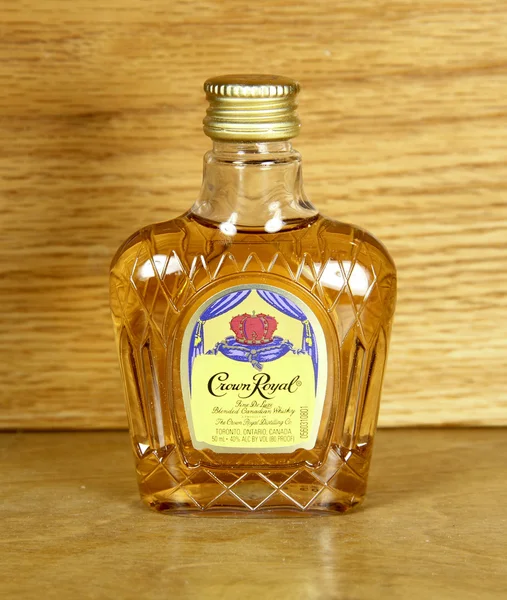 크라운 로얄 캐나다 위스키의 병 — 스톡 사진