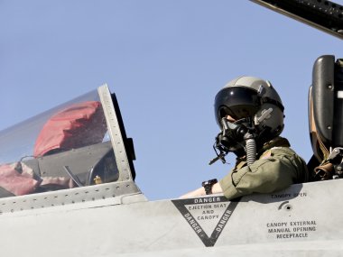 ABD Deniz Kuvvetleri Savaş pilotu olarak savaş uçağı
