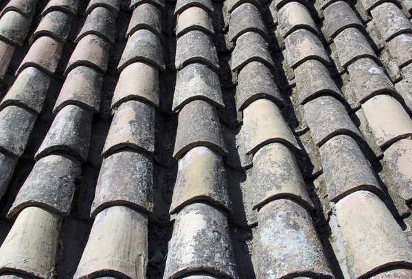 Tiled telhado fundo de antigas ruínas espanholas . — Fotografia de Stock