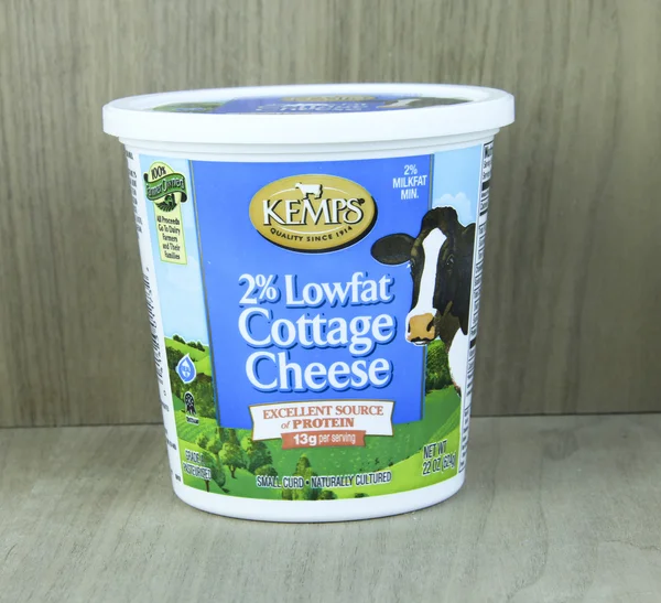 ケンプス低脂肪カッテージ チーズの容器 — ストック写真