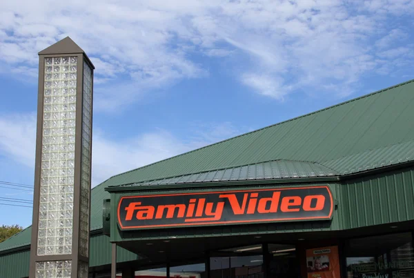 Inicio de sesión de vídeo familiar en una tienda — Foto de Stock