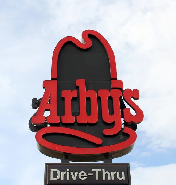 出入 arby 's 快餐店餐厅标志牌 — 图库照片