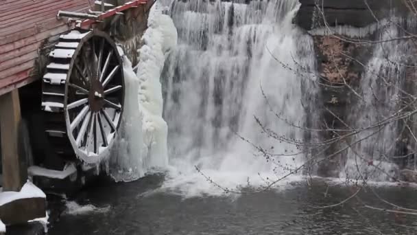 Frozen Vintage Waterwheel — Stock Video