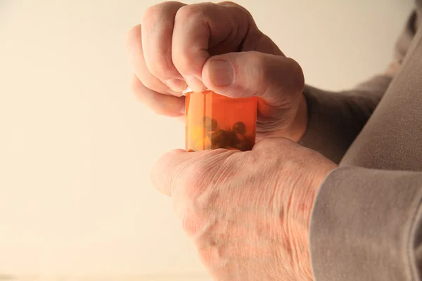 Older man cannot open pill bottle  — Stockfoto