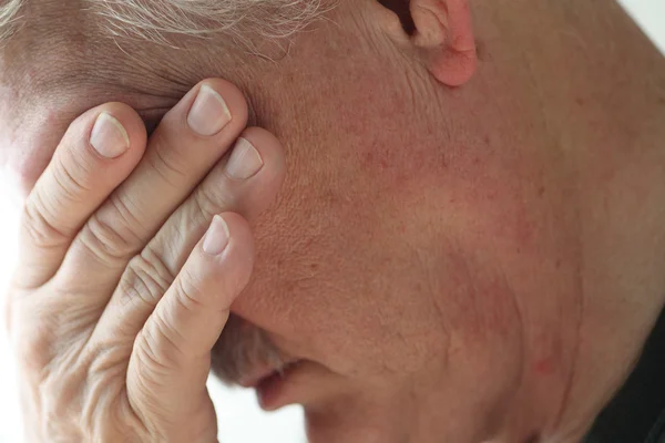 El hombre está muy deprimido —  Fotos de Stock