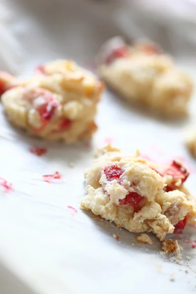 Baked strawberry drop biscuits — Stock Photo, Image