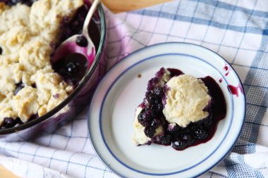 Ev yapımı yaban mersinli pasta