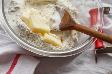 Pasta yapımı malzemeler bir cam kase