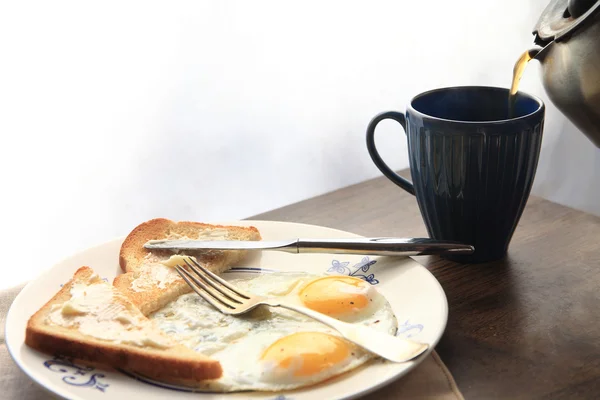 Toast, uova e colazione a base di caffè — Foto Stock