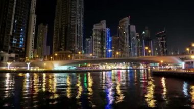 Gece Dubai Marina 'sı