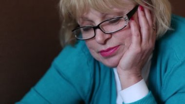 Depresif kadın konyak içer