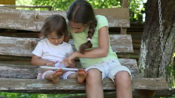 Two girls with tablet computer — Stock Video