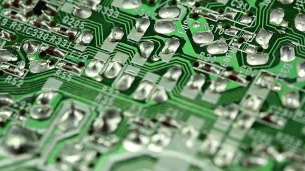 Microcircuito chip com componentes eletrônicos — Vídeo de Stock
