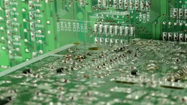 Microcircuit chip met elektronische componenten — Stockvideo