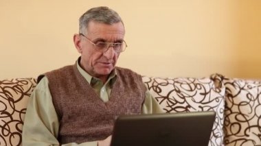 Komuta sizde laptop yolu ile iletişim kurar..