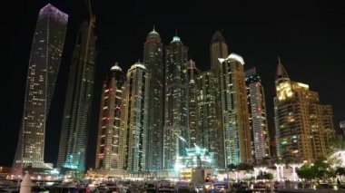 Gece Dubai Marina 'sı