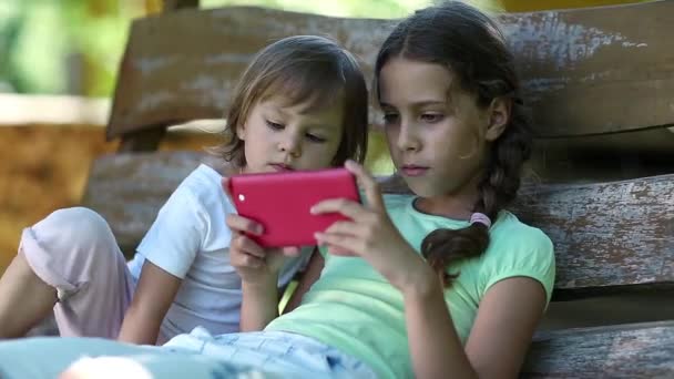 Two girls with tablet computer — Stock Video