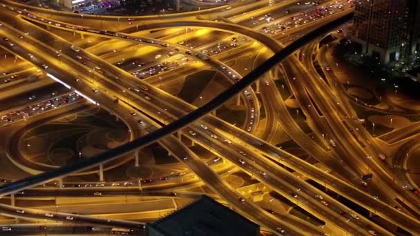 Dubai gece şehir merkezinde trafik — Stok video