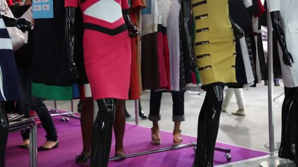 Persone alla sfilata di moda — Video Stock