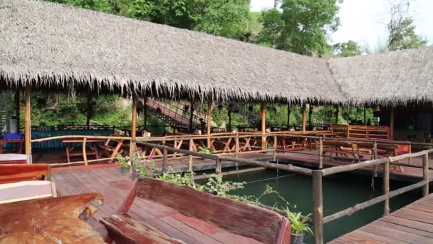 Bungalows on the Kwai river — Stock Video