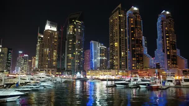 Dubai Marina por la noche — Vídeos de Stock