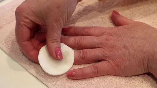 Manicure procedure in salon — Stockvideo