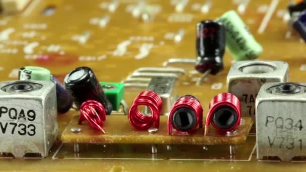 Microcircuito chip con componentes electrónicos — Vídeo de stock