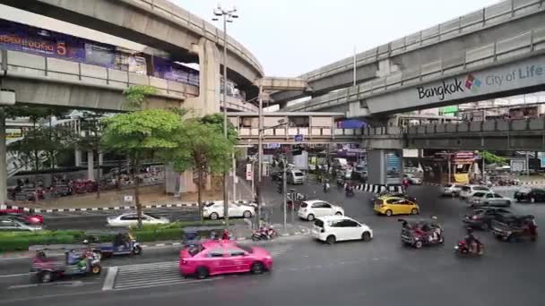 Közúti forgalom Bangkokban — Stock videók