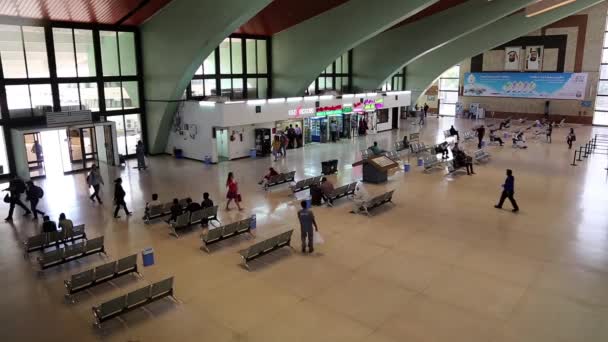 People inside bus station — Stock Video