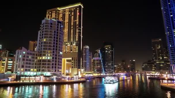 Dubai Marina på natten — Stockvideo