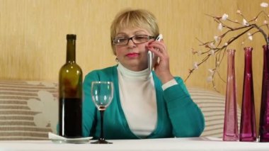 sarışın kadın ile smartphone