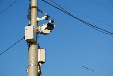 Trafik ihlallerini düzeltmek için kameralar