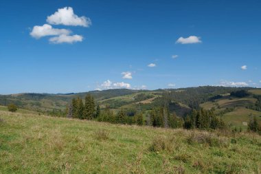 Güzel Karpat Dağları ve bulutları, Ukrayna