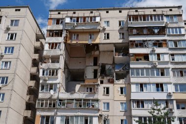 Konut binasındaki gaz patlaması sonrası hasar