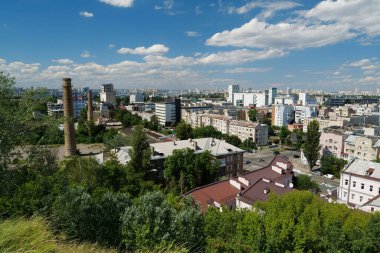 Ukrayna 'nın başkenti Kyiv' in tarihi Podil mahallesi manzarası