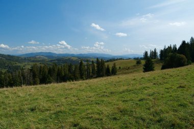 Güzel Karpat Dağları ve bulutları, Ukrayna