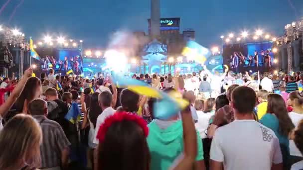 Mensen die concert in kiev, Oekraïne — Stockvideo
