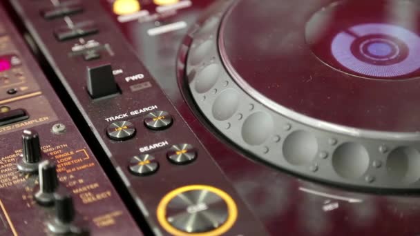 Consola DJ de trabajo — Vídeo de stock