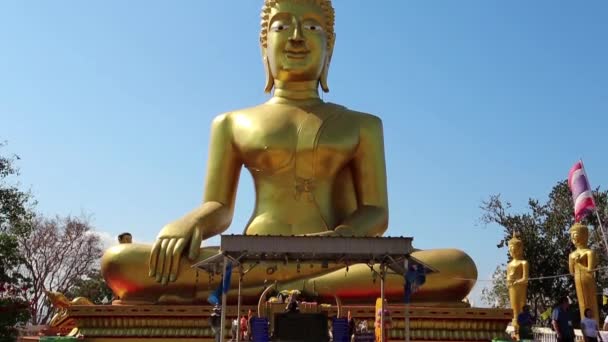 Χρυσό άγαλμα του Βούδα, pattaya — Αρχείο Βίντεο