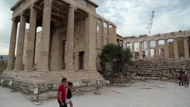 Toeristen in Atheense Akropolis — Stockvideo