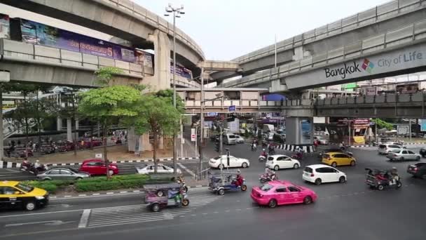 Дорожное движение в Бангкоке, Таиланд — стоковое видео