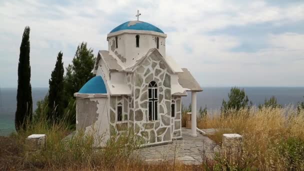 Griechischer Tempel auf einem Hügel — Stockvideo