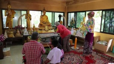 Budist tapınağı Pattaya insanlar