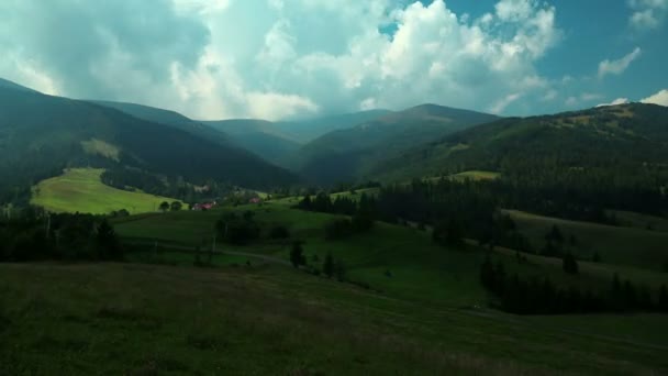 Wolken und schöne Felder — Stockvideo