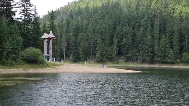 Lago Synevyr nelle montagne dei Carpazi — Video Stock