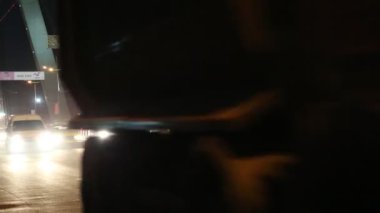 gece köprü üzerindeki trafik