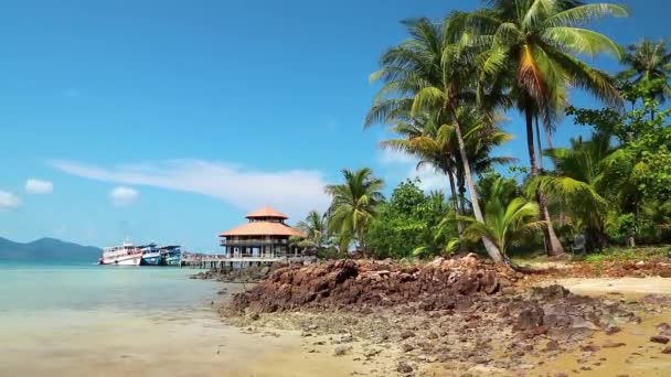 Пирс с кораблями на острове Ко Вай (Koh Wai) — стоковое видео