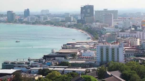 Panoramisch uitzicht van Pattaya city en de Golf van Siam — Stockvideo