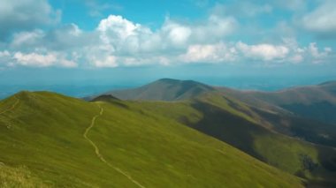 zaman atlamalı bulutlar güzel yeşil Dağları